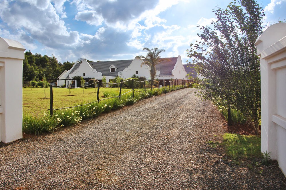 Mooikloof is renowned for being a unique housing estate. Members have chosen to make Mooikloof their place of residence as a result of the many wonderful features and benefits that this fantastic estate offers, both as an investment and as a way of life, offering prime, exclusive lifestyle to residents.
