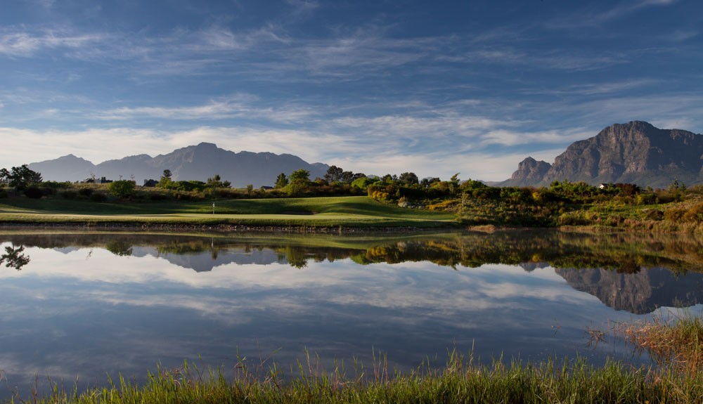 The award-winning Pearl Valley Golf & Country Estate, part of the Val de Vie super estate is testament to the abundance and beauty that secure luxury lifestyle estates offer in the Western Cape.