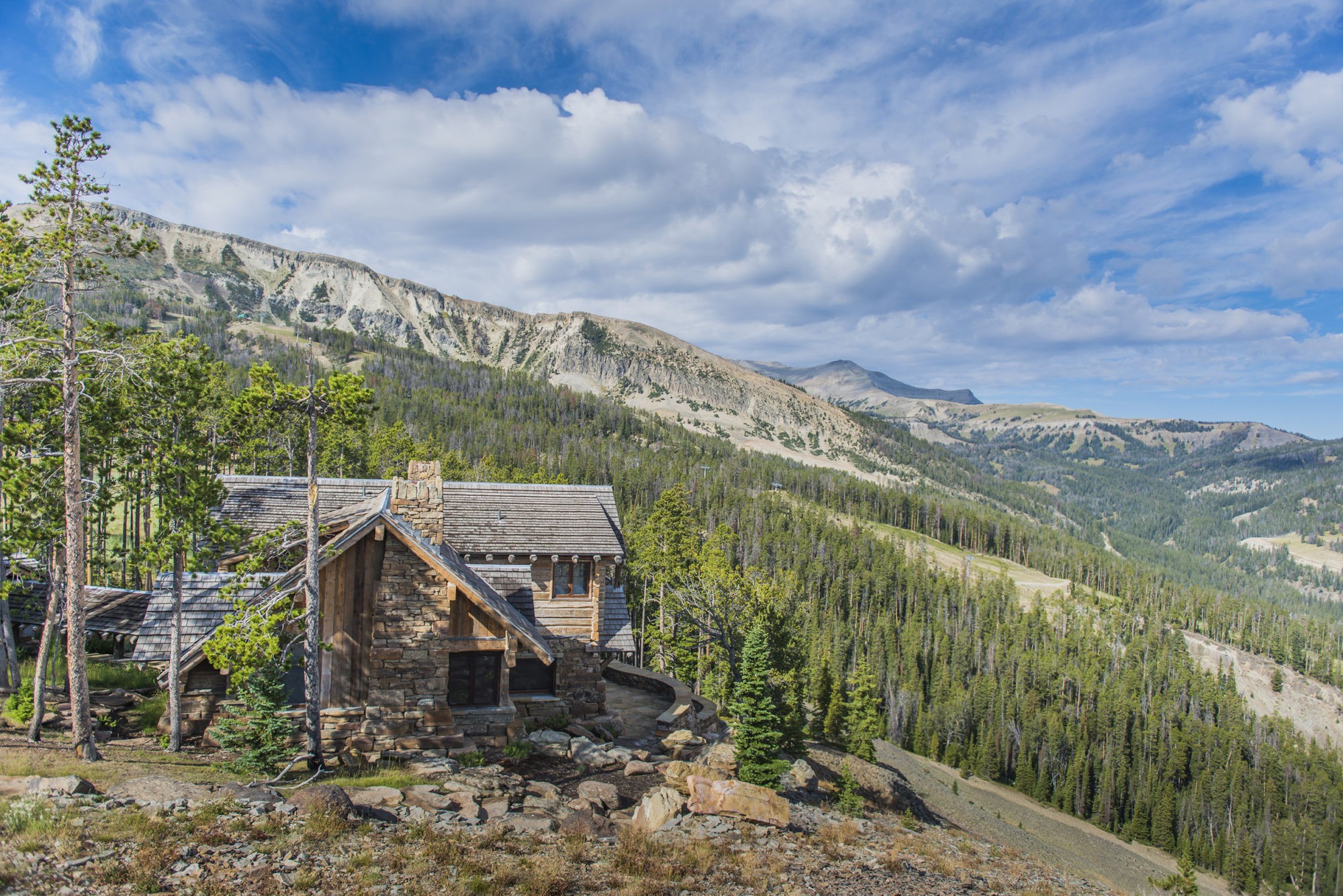 Amidst the grandeur of the American Rocky Mountains, Gallatin River and Yellowstone National Park and set under a canopy of seemingly endless blue skies and star-filled nights is Montana.