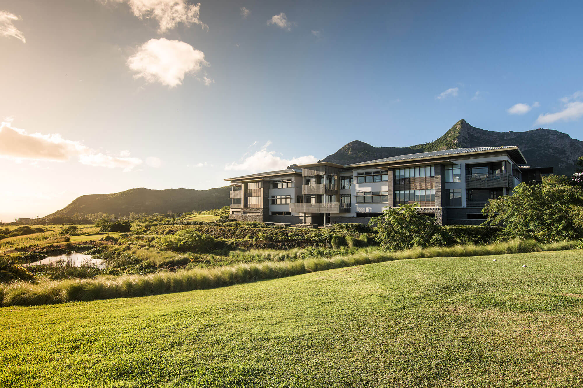 Kids are finished school and you’ve managed to retire from your job, so why not live the dream? Retire to a tropical island paradise with turquoise waters, clear skies, white beaches and swaying palm trees.