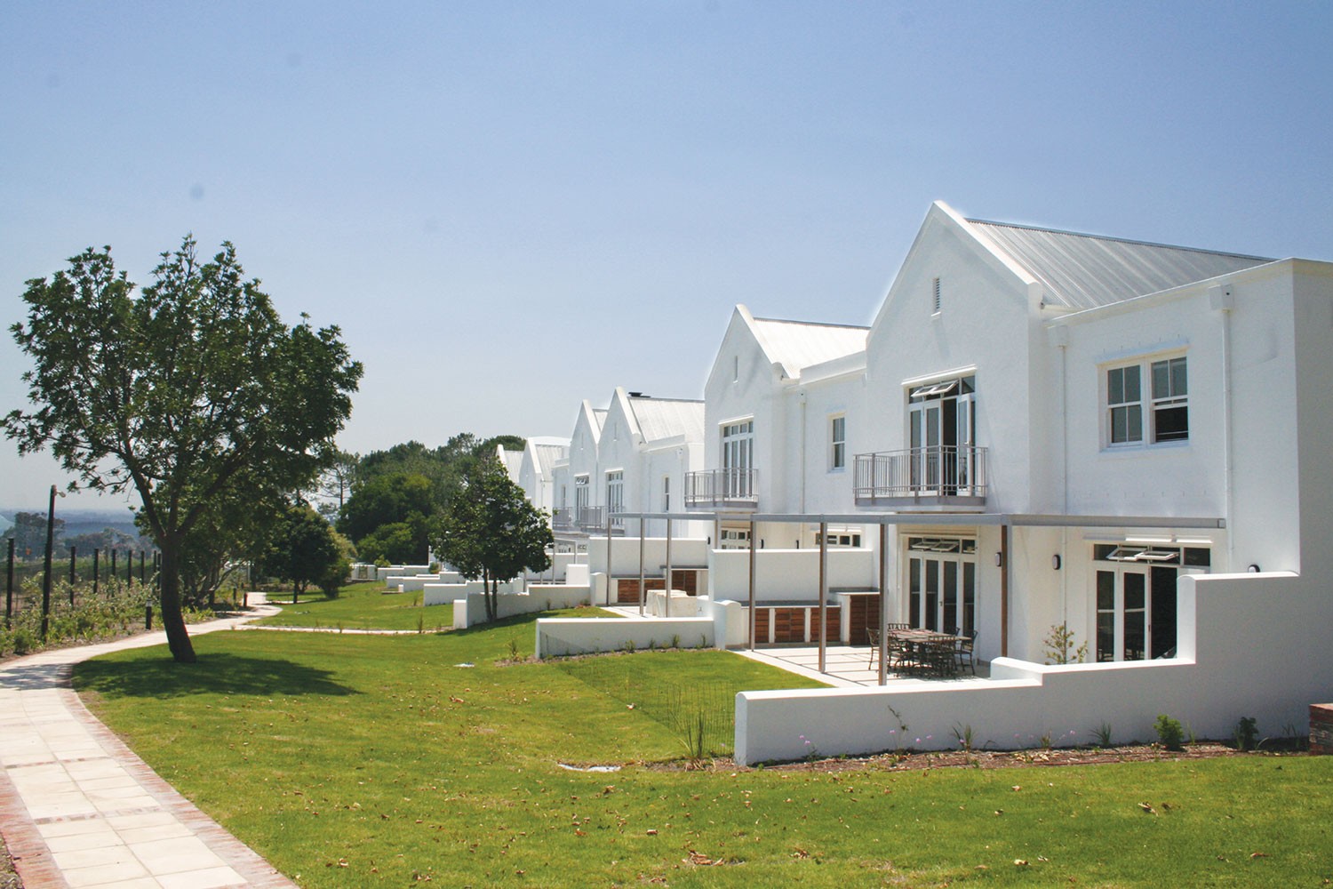 Empty Nesters is a term generally given to parents whose children have grown up and left home. Many are in the 50-70 age group and there is a strong demand from this very substantial group, who wish to downsize from large family houses. To them it makes sense to live in a secure tailor-made space once their children are no longer living at home.