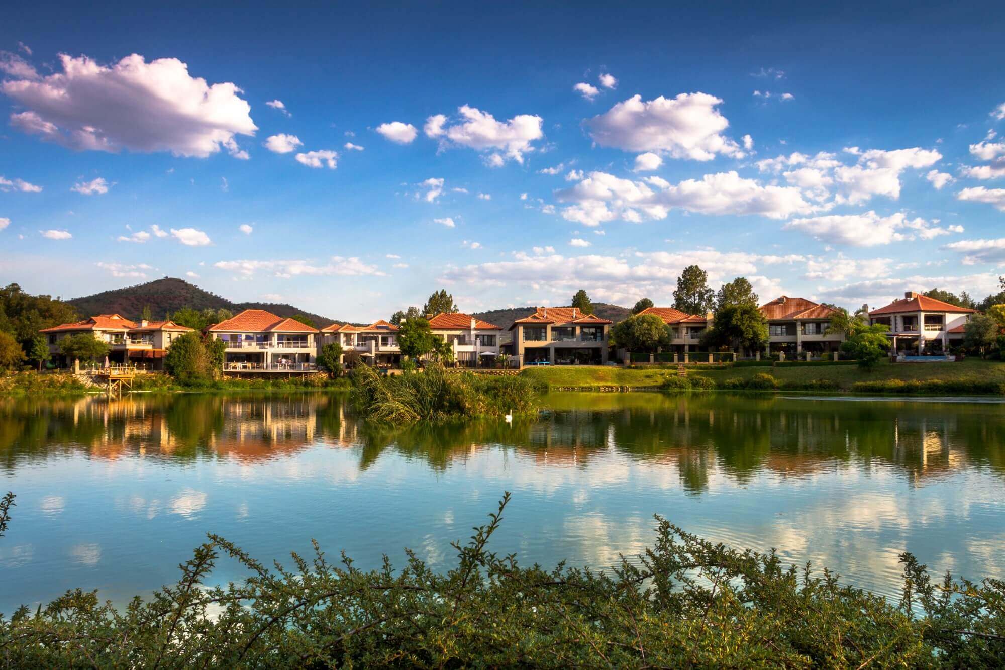 With over 800 luxury homes, a world-class golf course, a small-craft harbour, a country club including tennis courts and swimming pools, and three restaurant areas, Pecanwood Estate has already established itself as one of South Africa’s premier residential estates.