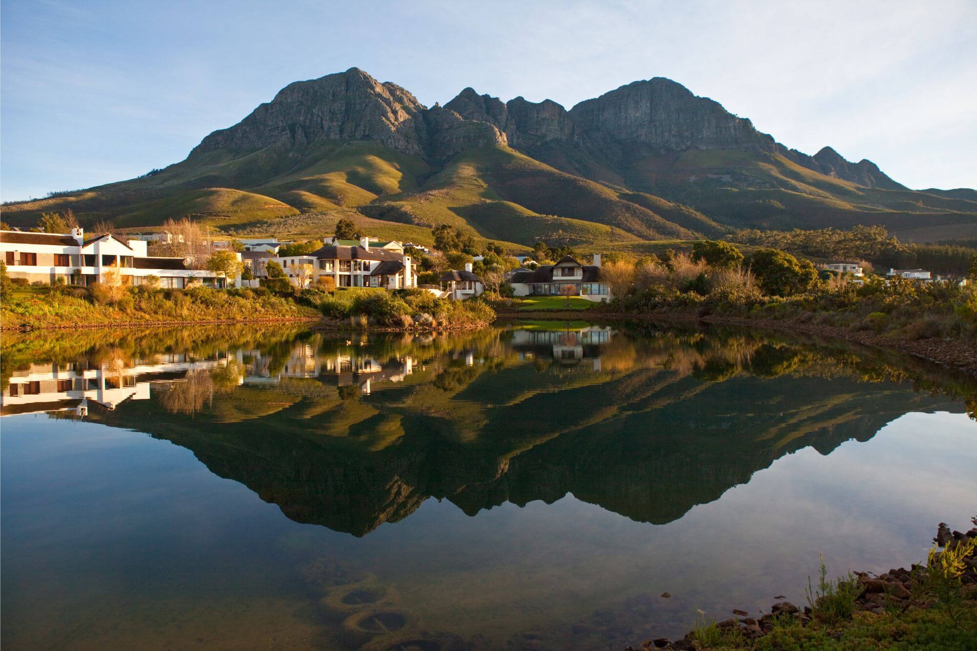 On the slopes of the Helderberg Mountain in Somerset West, the prestigious Erinvale Country Estate and Golf Club, which will be celebrating 25 successful years in 2020, was one of the first residential golf estates in South Africa. To find out what the ingredients are for this success, we chat to Kerstin Dinklage, Erinvale HOA trustee responsible for marketing and communication.