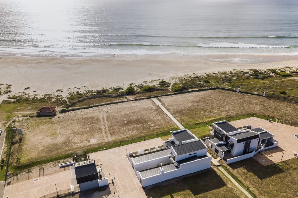 Priced from R 1,250 Million, Kabeljauws Beach Estate comprises of 43 units, made up of apartments, penthouses, freestanding homes and rowhouses. Offering all the makings of a successful development which includes a beach cafe, pool terrance, security and most important, direct access to the beach.