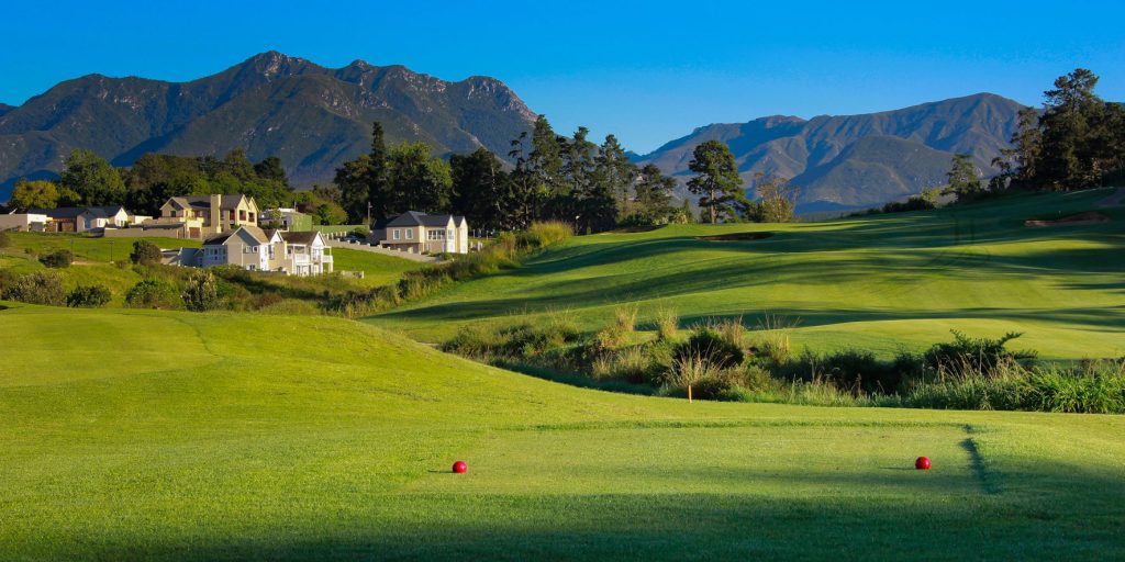 The Garden Route is one of the top golfi ng destinations in South Africa – and possibly the world – and Kingswood is one of the reasons. With its spectacularly scenic, Links-style championship course, perfect climate and fabulous homes, it’s the perfect place for golfers (and non-golfers) to live.