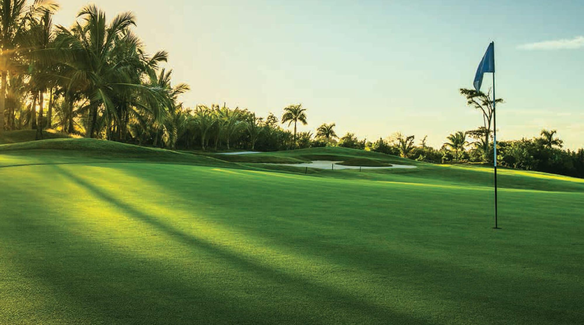 Island living evokes balmy weather, tropical gardens, beautiful homes, sandy beaches, lagoons, and above all, space. Living on the edge of a golf course means you are surrounded by greenery and lush vegetation, peacefulness and beauty. Having the freedom to choose to live by a golf course is the epitome of luxury.