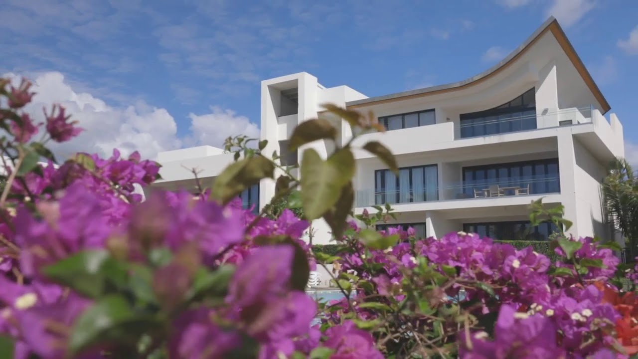 Azuri is much about living truthfully. The splendid ocean and golf village is built around a community that is welcoming, caring and vibrant.