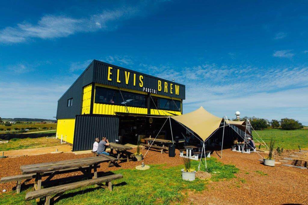 Arguably the most widely celebrated resident of Kingswood Golf Estate, Jan Hoogendyk (aka Elvis Blue) shot to fame in 2010 when he won M-Net’s Idols, and – with three platinum and two gold albums – he has since become one of South Africa’s most commercially successful artistes.