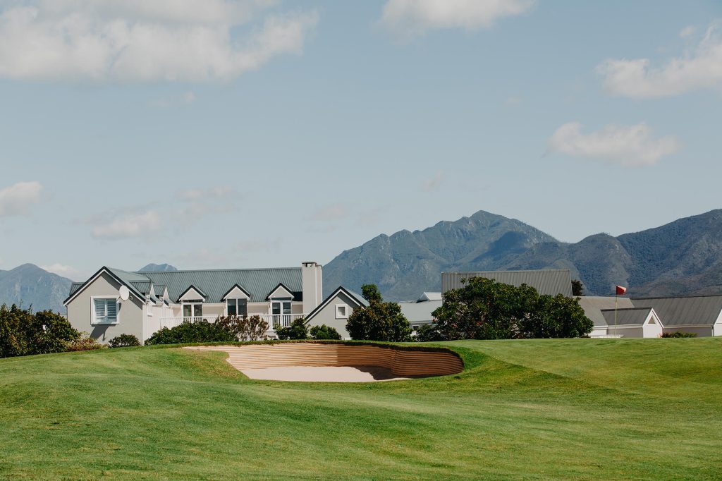 When it comes to New Year’s promises, we’ve heard it all before. We pledge to start exercising at the gym, lose weight, get organised, and living life to the fullest. But why do we find it so hard to stick to them come January?