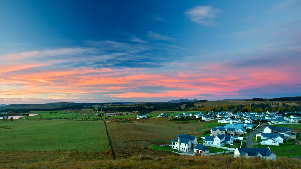 Enjoy the magnificent KZN Midlands with all the benefits of estate living. Gowrie Village is set in the heart of the central Midlands hub of Nottingham Road, known for its friendly rural community and small-village lifestyle.
