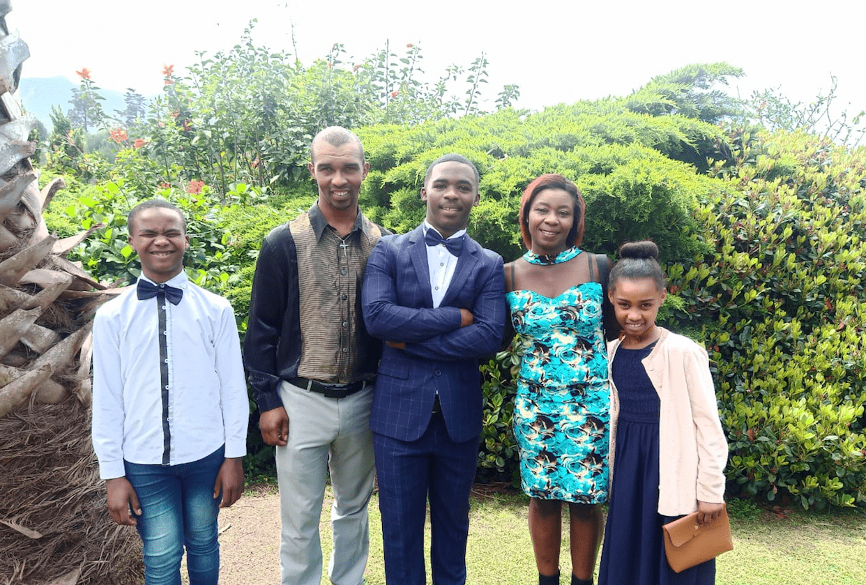 When Mornay Stoop took up the position of Kingswood Golf Estate’s new operations manager on Spring Day last year, we introduced him to BUZZard readers with bytes of personal background and a brief summary of his job expectations.