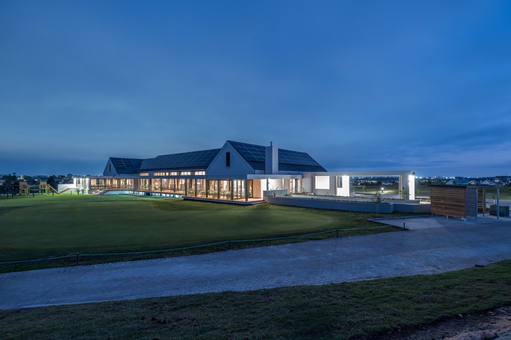 Explore how the KINGSWOOD HOA clubhouse enhances community spirit and brings residents together in a celebratory atmosphere.