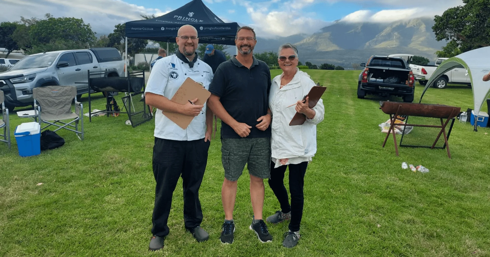Kingswood HOA CEO Willem Jacobs with our judges Chef Pieter Nortje (left) and Trudie Niehaus (right). Kingswood HOA CEO Willem Jacobs with our judges Chef Pieter Nortje (left) and Trudie Niehaus (right).