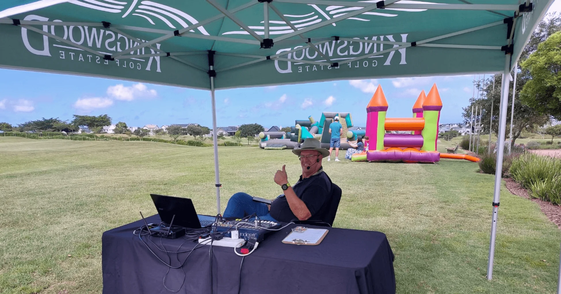 MC Sean Snyman bringing the groove. MC Sean Snyman bringing the groove.