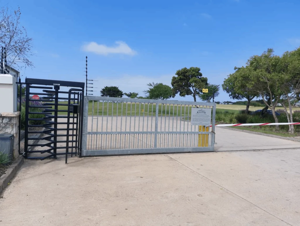 Explore how advanced security cameras enhance guest management in golf estates and restaurants with real-time identification.